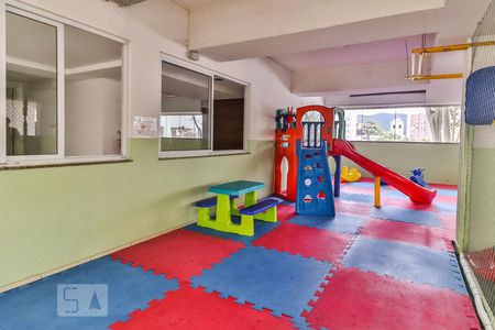 Apartamento à venda com 179m², 4 quartos e 1 vaga Apartamento à venda com 179m², 4 quartos e 1 vagaÁrea Comum - Playground