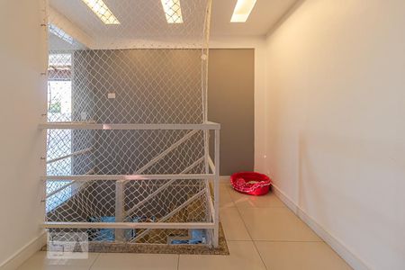 Apartamento à venda com 179m², 4 quartos e 1 vaga Apartamento à venda com 179m², 4 quartos e 1 vagaEscada