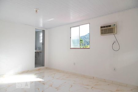 Quarto / Sala de kitnet/studio para alugar com 1 quarto, 30m² em Vargem Grande, Rio de Janeiro