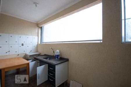 Casa à venda com 303m², 7 quartos e 4 vagas Casa à venda com 303m², 7 quartos e 4 vagasCozinha e Área de Serviço (Apto. 02)