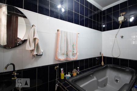 Casa à venda com 303m², 7 quartos e 4 vagas Casa à venda com 303m², 7 quartos e 4 vagasBanheiro da Suíte (Casa Principal)