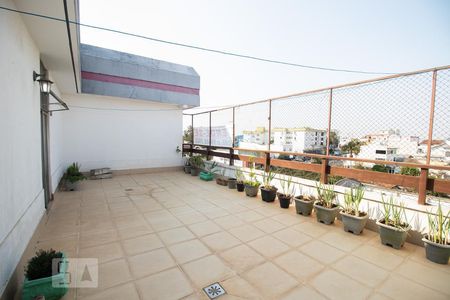 Apartamento à venda com 154m², 2 quartos e 1 vaga Apartamento à venda com 154m², 2 quartos e 1 vagaTerraço