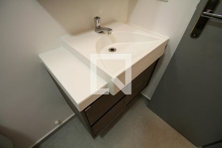 Banheiro de apartamento para alugar com 1 quarto, 28m² em Cerqueira César, São Paulo