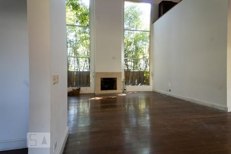 Sala de casa para alugar com 3 quartos, 640m² em Alphaville, Santana de Parnaíba