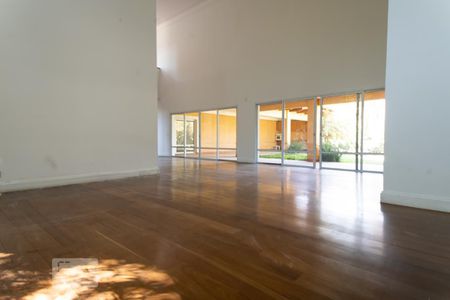 Sala de casa para alugar com 3 quartos, 640m² em Alphaville, Santana de Parnaíba