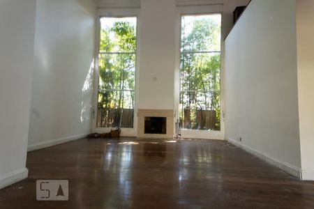 Sala de casa para alugar com 3 quartos, 640m² em Alphaville, Santana de Parnaíba