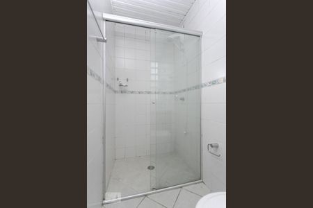 Banheiro de apartamento para alugar com 1 quarto, 48m² em Vila Jardim, Porto Alegre