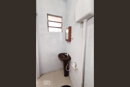 Banheiro de kitnet/studio para alugar com 1 quarto, 38m² em Estância Velha, Canoas