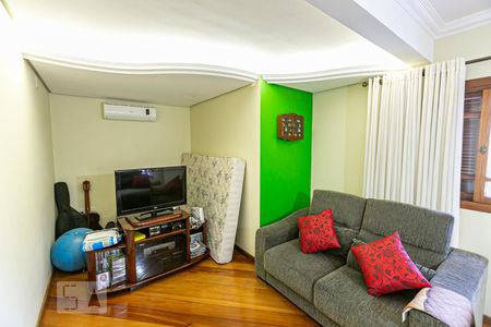 Sala de Estar de casa à venda com 5 quartos, 320m² em Vila Nova, Porto Alegre