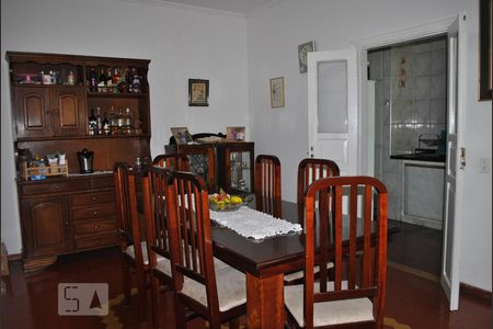 Sala de casa à venda com 4 quartos, 160m² em Vila Liviero, São Paulo