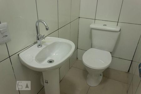 Banheiro de casa para alugar com 1 quarto, 35m² em Jardim Mangalot, São Paulo