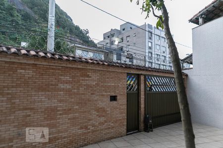 Quintal de casa para alugar com 4 quartos, 200m² em Marapé, Santos