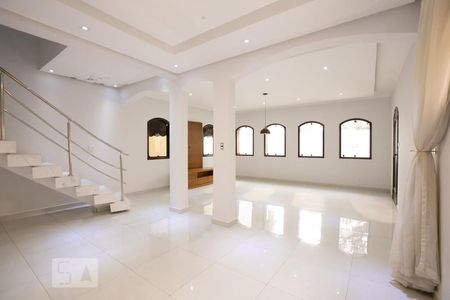 Sala de casa para alugar com 5 quartos, 332m² em Itaquera, São Paulo