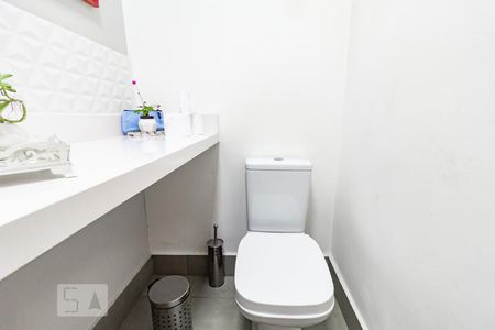 Lavabo de casa para alugar com 3 quartos, 136m² em Jardim Aeroporto, São Paulo