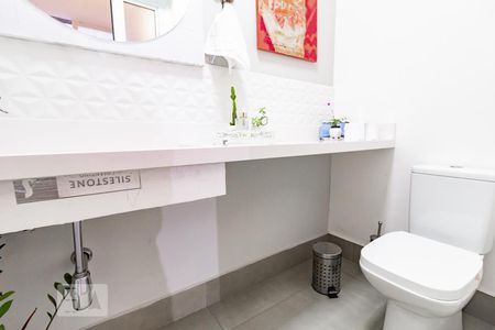 Lavabo de casa para alugar com 3 quartos, 136m² em Jardim Aeroporto, São Paulo