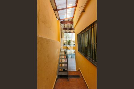 Casa à venda com 250m², 4 quartos e 2 vagas Casa à venda com 250m², 4 quartos e 2 vagasCorredor Garagem