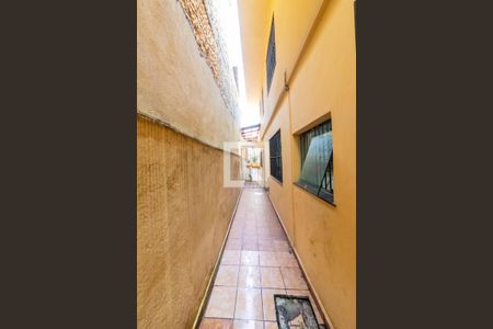 Casa à venda com 250m², 4 quartos e 2 vagas Casa à venda com 250m², 4 quartos e 2 vagasCorredor