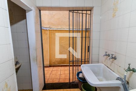 Casa à venda com 250m², 4 quartos e 2 vagas Casa à venda com 250m², 4 quartos e 2 vagasLavanderia