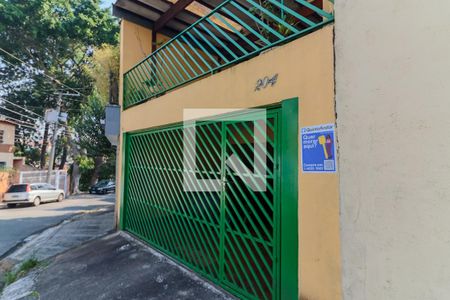 Casa à venda com 250m², 4 quartos e 2 vagas Casa à venda com 250m², 4 quartos e 2 vagasFachada