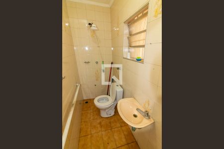 Casa à venda com 250m², 4 quartos e 2 vagas Casa à venda com 250m², 4 quartos e 2 vagasLavanderia Banheiro