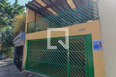 Casa à venda com 250m², 4 quartos e 2 vagas Casa à venda com 250m², 4 quartos e 2 vagasFachada