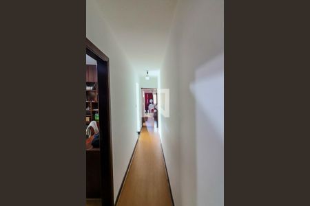 Casa à venda com 250m², 4 quartos e 2 vagas Casa à venda com 250m², 4 quartos e 2 vagasCorredor Quartos