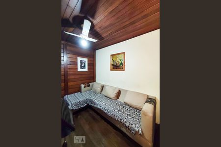 Sala de TV de casa à venda com 3 quartos, 162m² em Niterói, Canoas