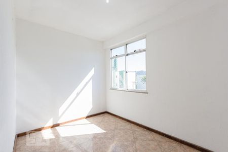 Quarto 1 de apartamento para alugar com 2 quartos, 48m² em Taquara, Rio de Janeiro