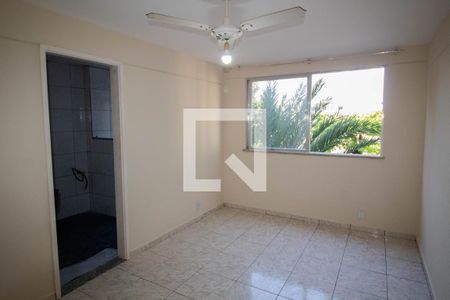 Sala de apartamento para alugar com 1 quarto, 50m² em Cordovil, Rio de Janeiro