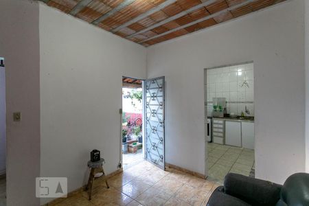 Sala de casa à venda com 6 quartos, 100m² em Santa Mônica, Belo Horizonte