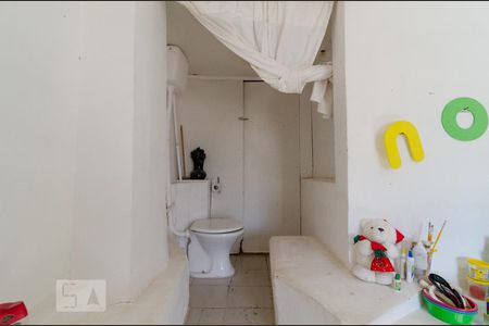 Banheiro de Serviço de casa à venda com 4 quartos, 170m² em Nova Suíssa, Belo Horizonte