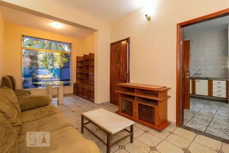 Sala de casa para alugar com 3 quartos, 100m² em Olaria, Rio de Janeiro