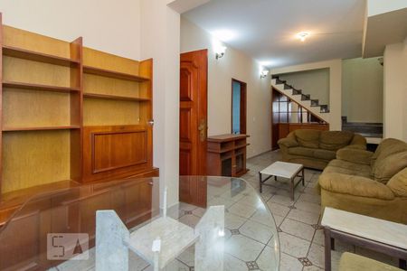 Sala de casa para alugar com 3 quartos, 100m² em Olaria, Rio de Janeiro