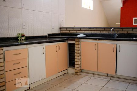 Casa para alugar com 60m², 2 quartos e 1 vaga Casa para alugar com 60m², 2 quartos e 1 vagaCozinha - Armários