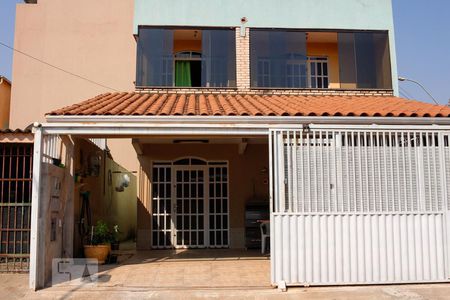 Casa para alugar com 60m², 2 quartos e 1 vaga Casa para alugar com 60m², 2 quartos e 1 vagaFachada da Casa