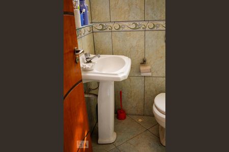 Casa para alugar com 60m², 2 quartos e 1 vaga Casa para alugar com 60m², 2 quartos e 1 vagaBanheiro