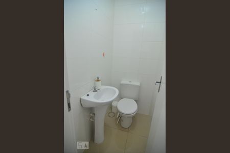 Lavabo de casa de condomínio à venda com 2 quartos, 80m² em Niterói, Canoas