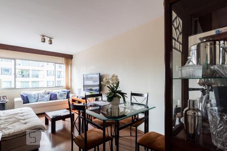 Sala de apartamento à venda com 2 quartos, 70m² em Itaim Bibi, São Paulo