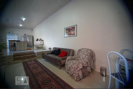 Sala 1 de casa à venda com 3 quartos, 330m² em Passo da Areia, Porto Alegre