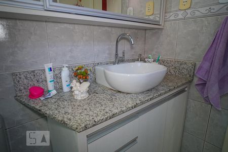 Banheiro - sala 1 de casa à venda com 3 quartos, 330m² em Passo da Areia, Porto Alegre