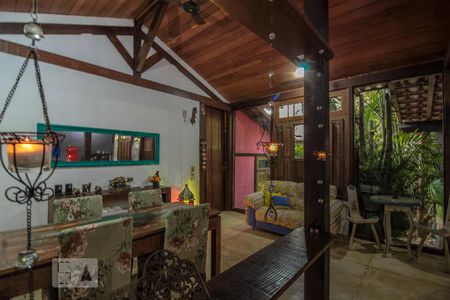 Sala de casa de condomínio à venda com 4 quartos, 250m² em Itanhangá, Rio de Janeiro