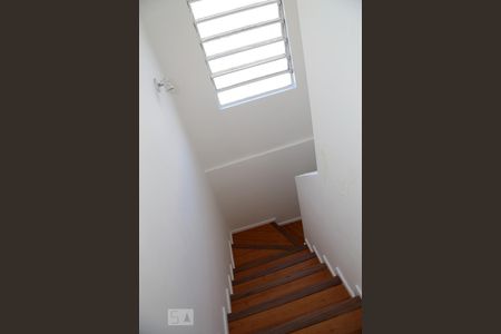Escada de casa à venda com 3 quartos, 210m² em Vila Morse, São Paulo
