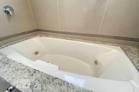 Apartamento à venda com 131m², 3 quartos e 3 vagas Apartamento à venda com 131m², 3 quartos e 3 vagasBanheira do Banheiro 3