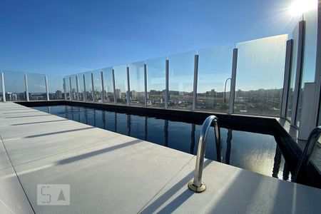 Apartamento à venda com 131m², 3 quartos e 3 vagas Apartamento à venda com 131m², 3 quartos e 3 vagasÁrea comum - Piscina