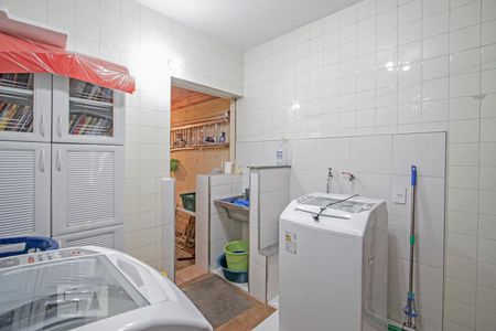 Casa à venda com 198m², 7 quartos e 4 vagas Casa à venda com 198m², 7 quartos e 4 vagasLavanderia