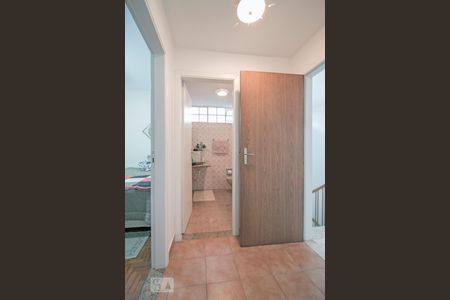 Casa à venda com 198m², 7 quartos e 4 vagas Casa à venda com 198m², 7 quartos e 4 vagasHall dos Quartos