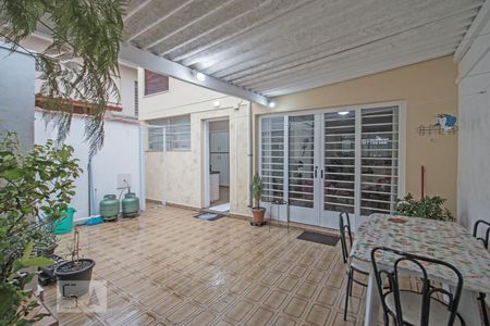 Casa à venda com 198m², 7 quartos e 4 vagas Casa à venda com 198m², 7 quartos e 4 vagasQuintal