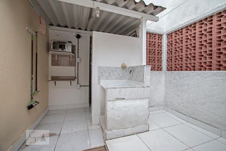 Casa à venda com 198m², 7 quartos e 4 vagas Casa à venda com 198m², 7 quartos e 4 vagasQuintal do Apto Anexo 3