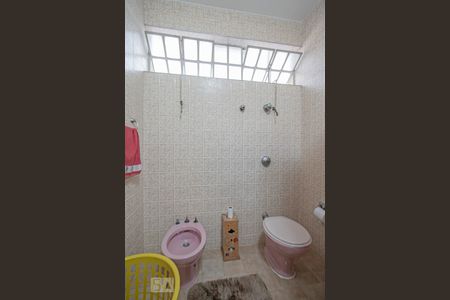 Casa à venda com 198m², 7 quartos e 4 vagas Casa à venda com 198m², 7 quartos e 4 vagasBanheiro da Suite