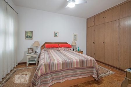 Casa à venda com 198m², 7 quartos e 4 vagas Casa à venda com 198m², 7 quartos e 4 vagasSuite